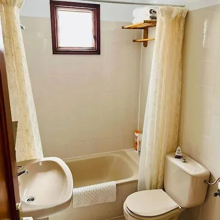 Casa de Férias Beautiful And Cosy House. 50 Meters From The Beach!