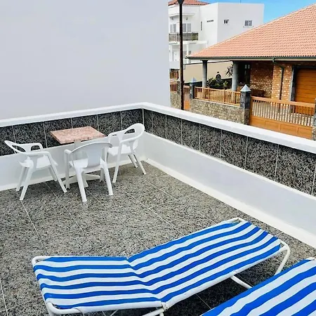 Beautiful And Cosy House. 50 Meters From The Beach! Casa de Férias *